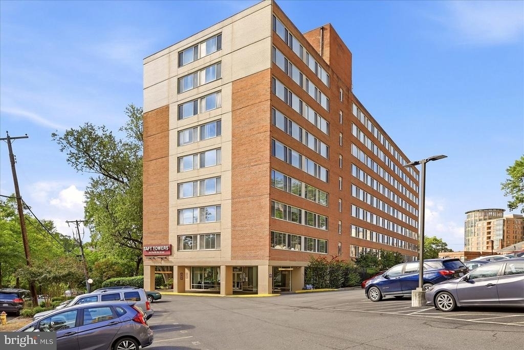 1210 N Taft Street - Photo 2