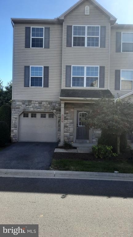 207 Antilles Court - Photo 0