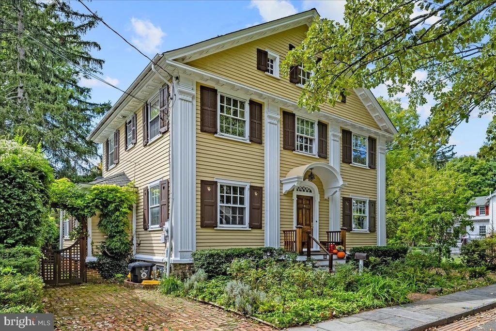 34 Edgehill Street - Photo 2