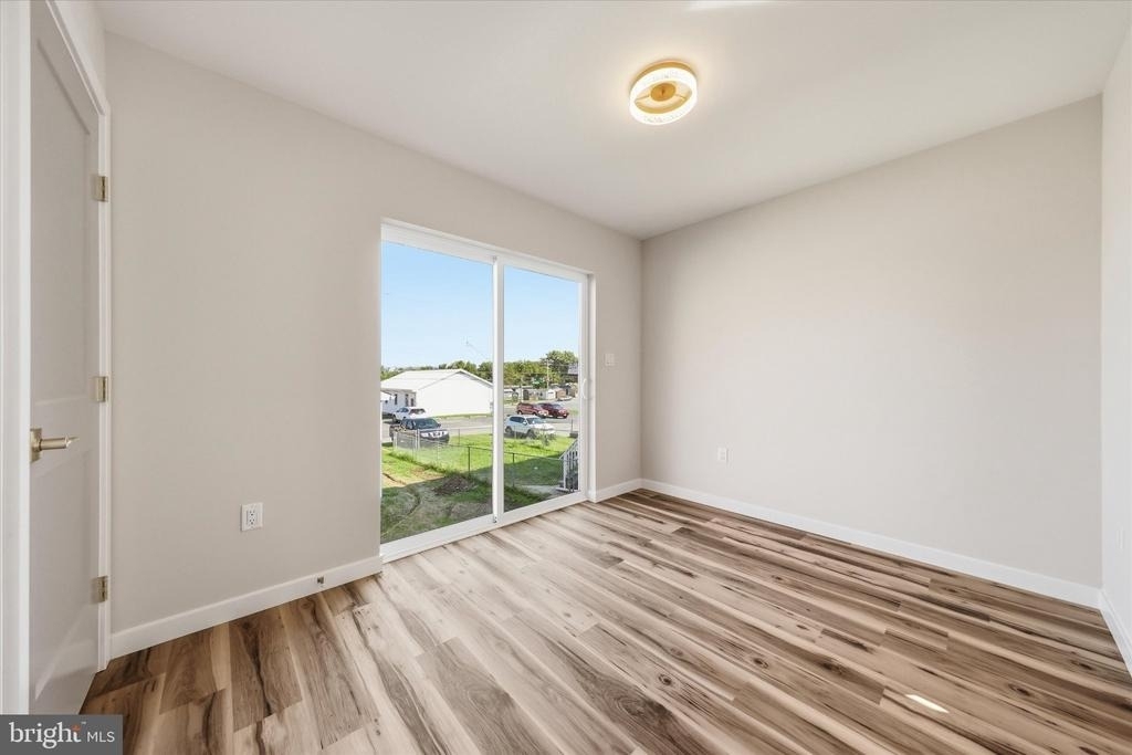 530 Ridge Avenue - Photo 6