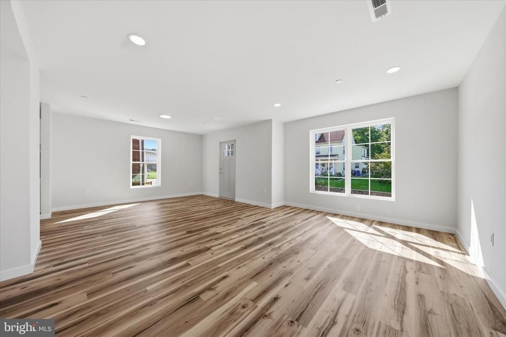 530 Ridge Avenue - Photo 4