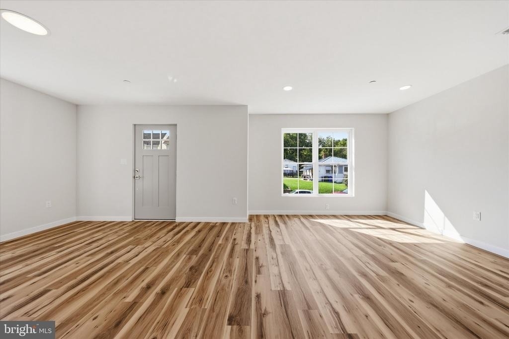 530 Ridge Avenue - Photo 9