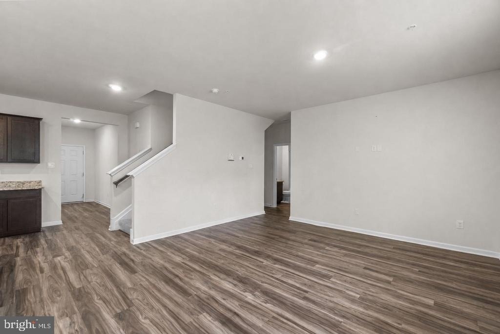 2070 Pomona Way - Photo 4