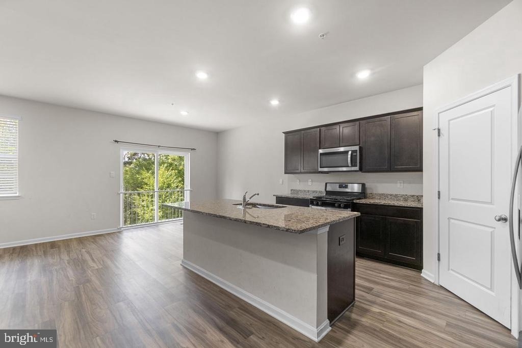 2070 Pomona Way - Photo 10