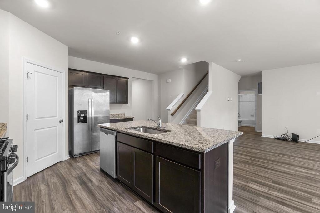 2070 Pomona Way - Photo 8