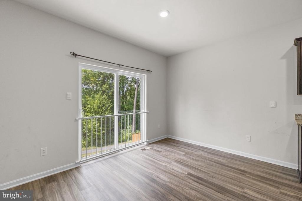 2070 Pomona Way - Photo 6