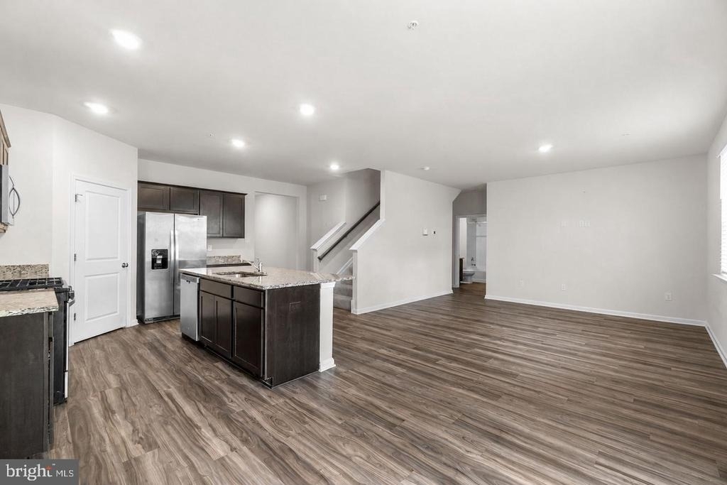 2070 Pomona Way - Photo 7