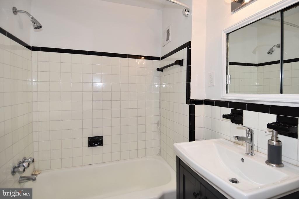 915 Hughes Mews Nw - Photo 6