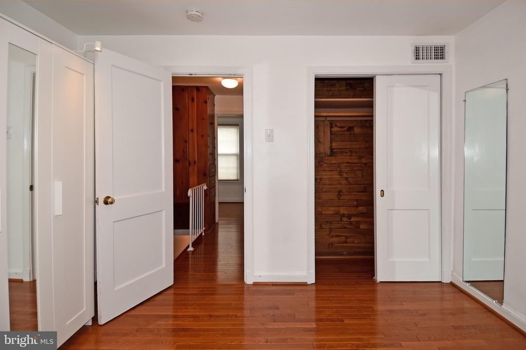 915 Hughes Mews Nw - Photo 5