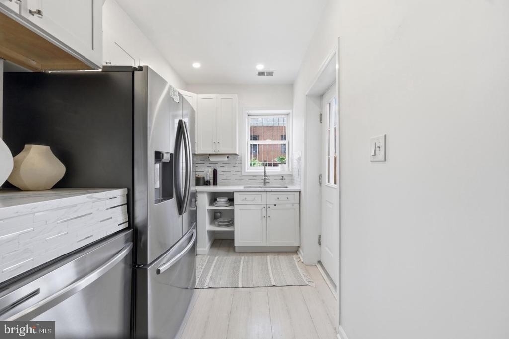 705 18th Street Ne - Photo 12
