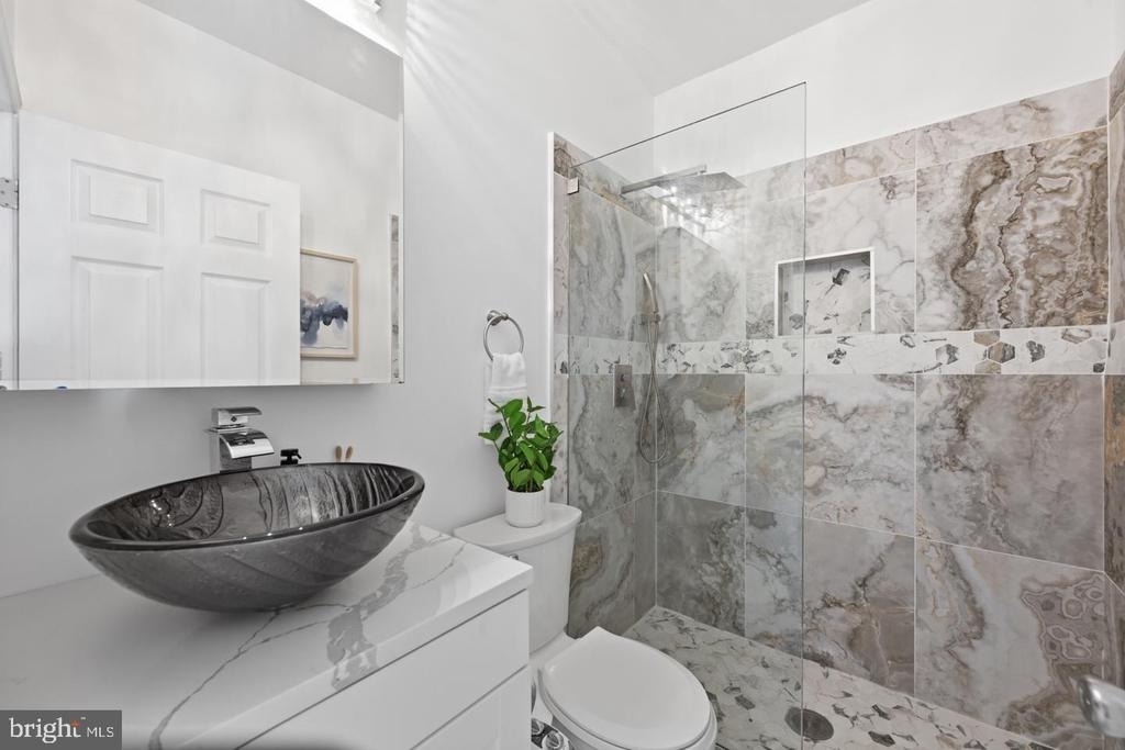 705 18th Street Ne - Photo 13