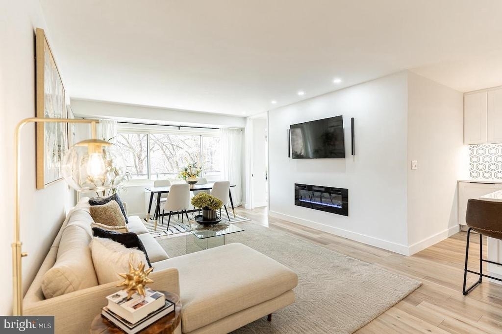 4201 Cathedral Avenue Nw - Photo 2