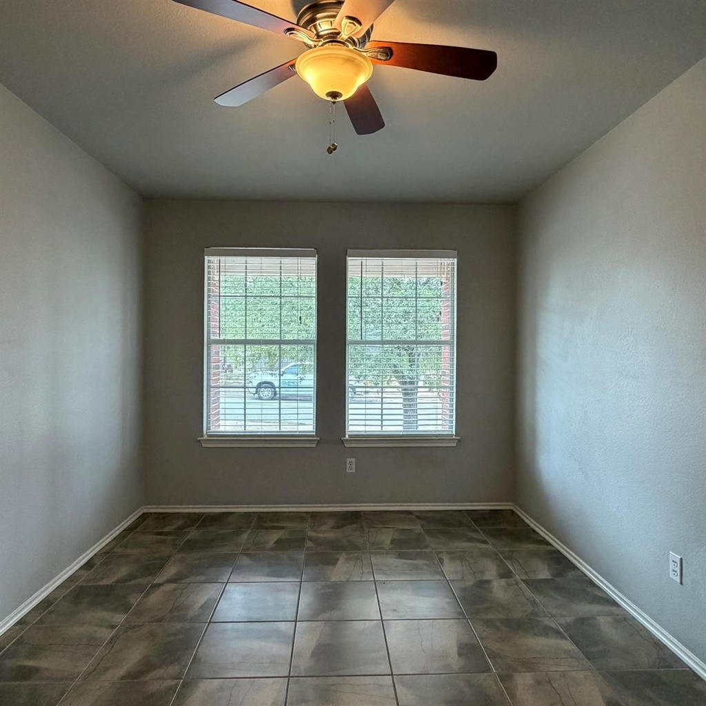 100 Carol Ave - Photo 2