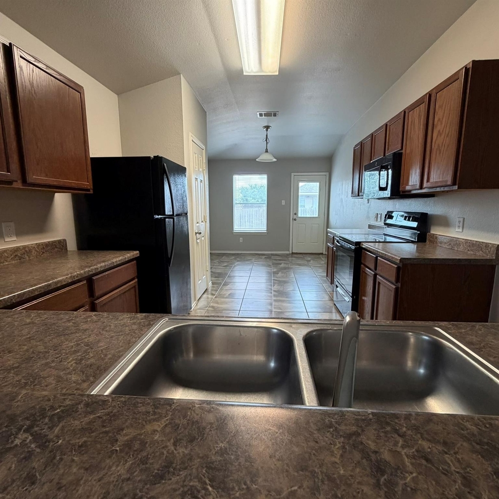 100 Carol Ave - Photo 12