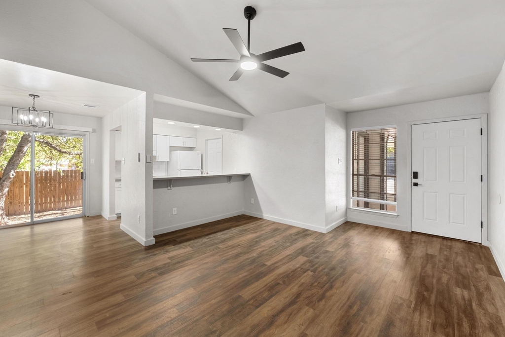 7600 E Woodstone Cv - Photo 3