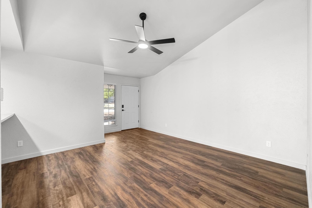 7600 E Woodstone Cv - Photo 4