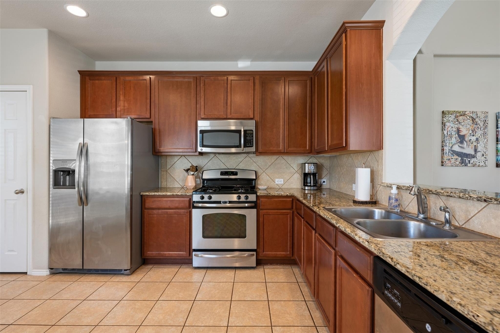 1520 Huckleberry Ln - Photo 9
