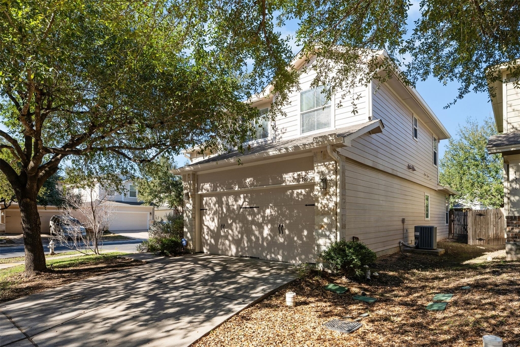 1520 Huckleberry Ln - Photo 3