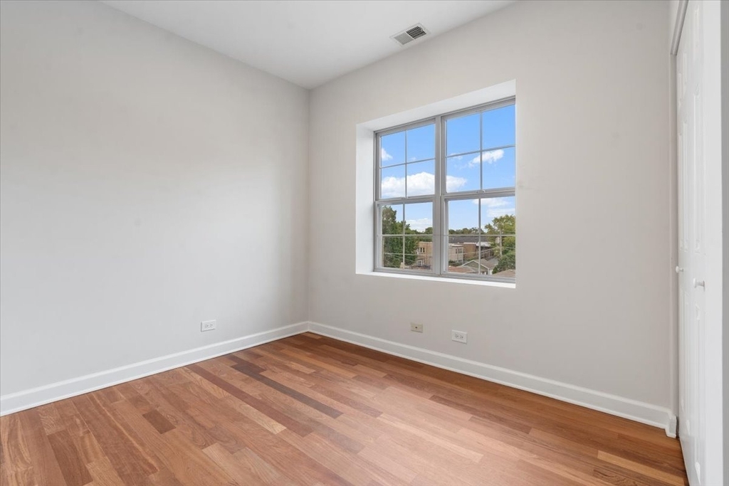 3518 N Hamlin Avenue - Photo 8