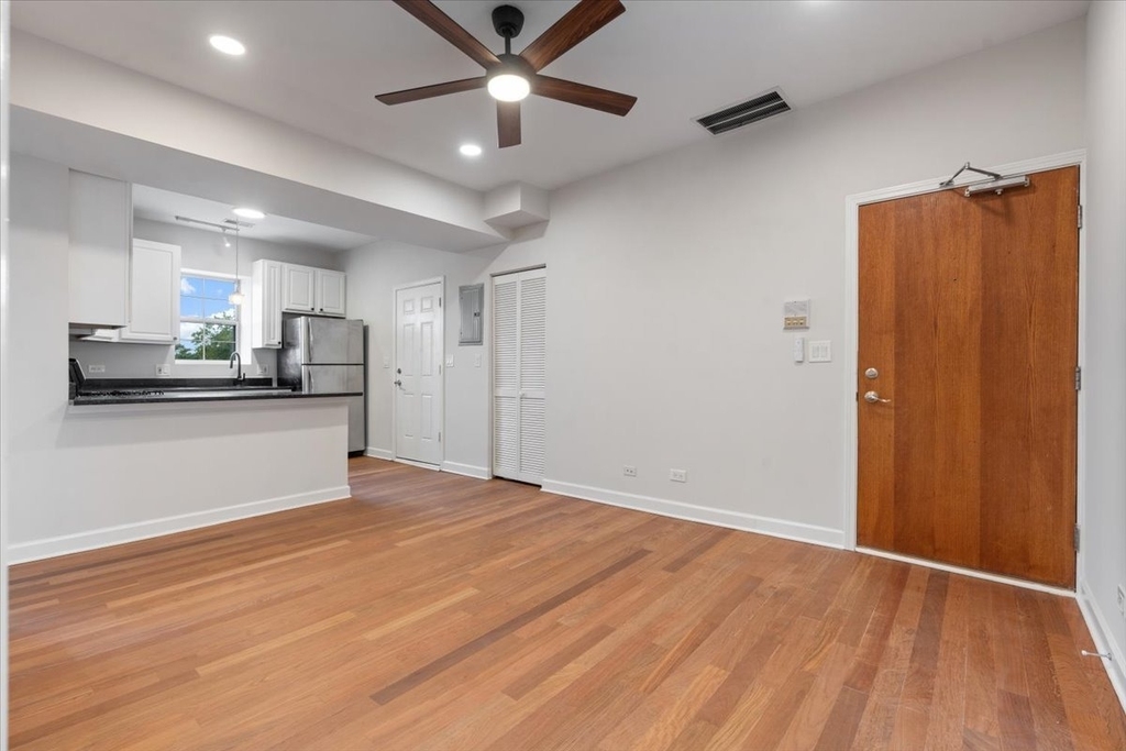 3518 N Hamlin Avenue - Photo 4