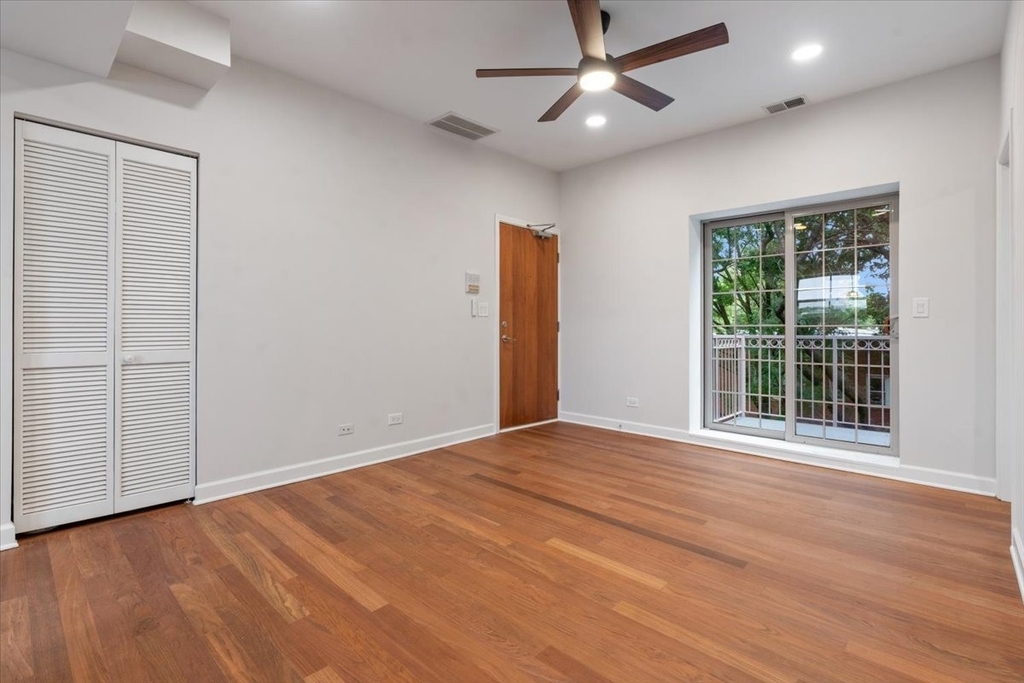 3518 N Hamlin Avenue - Photo 3