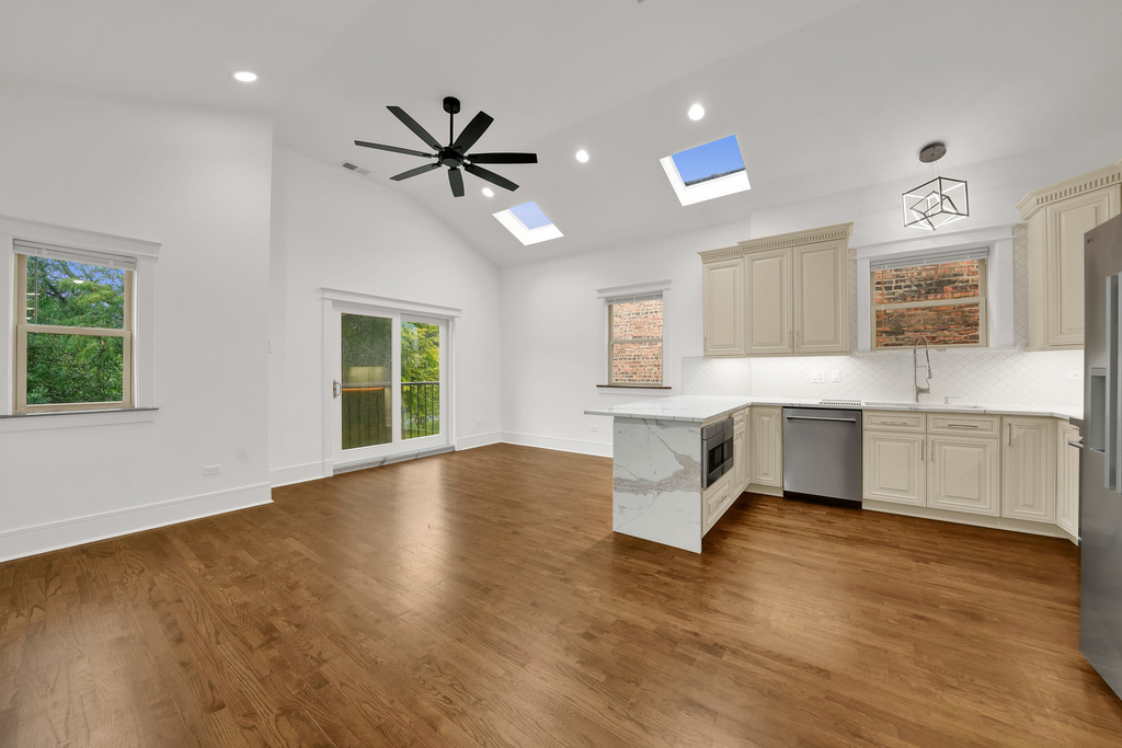 1453 W Garfield Boulevard - Photo 4