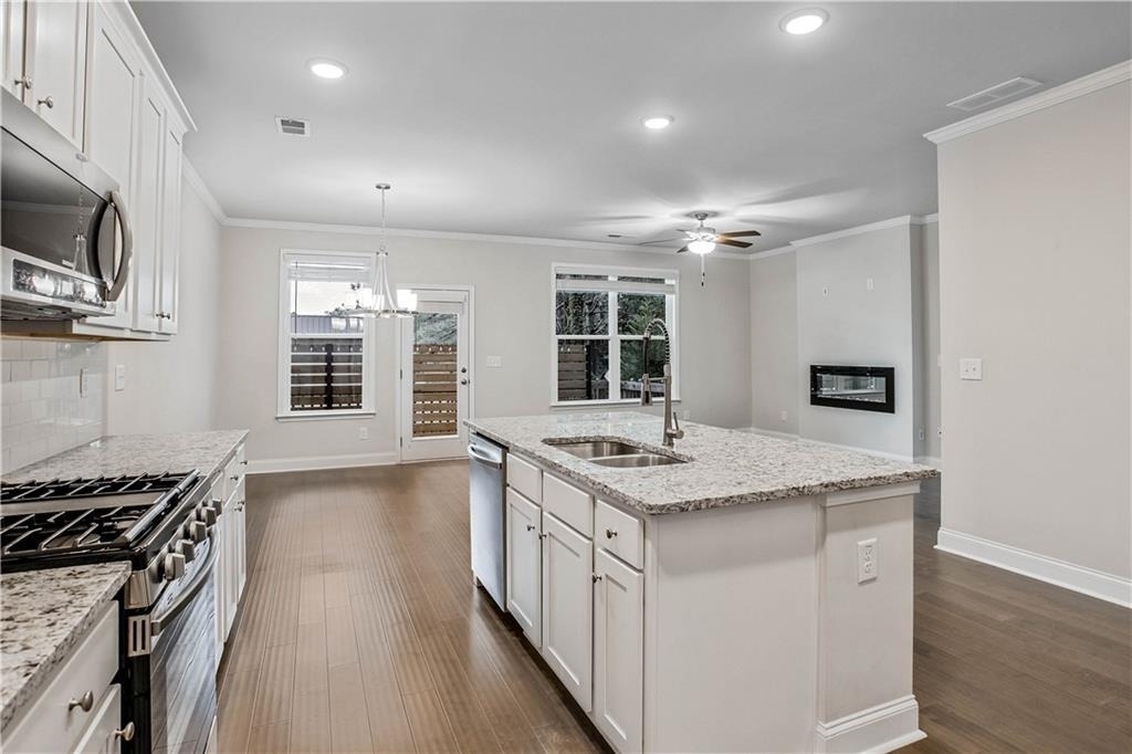 2423 Chene Drive - Photo 4