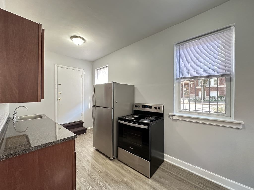 4503 N Malden Street - Photo 2