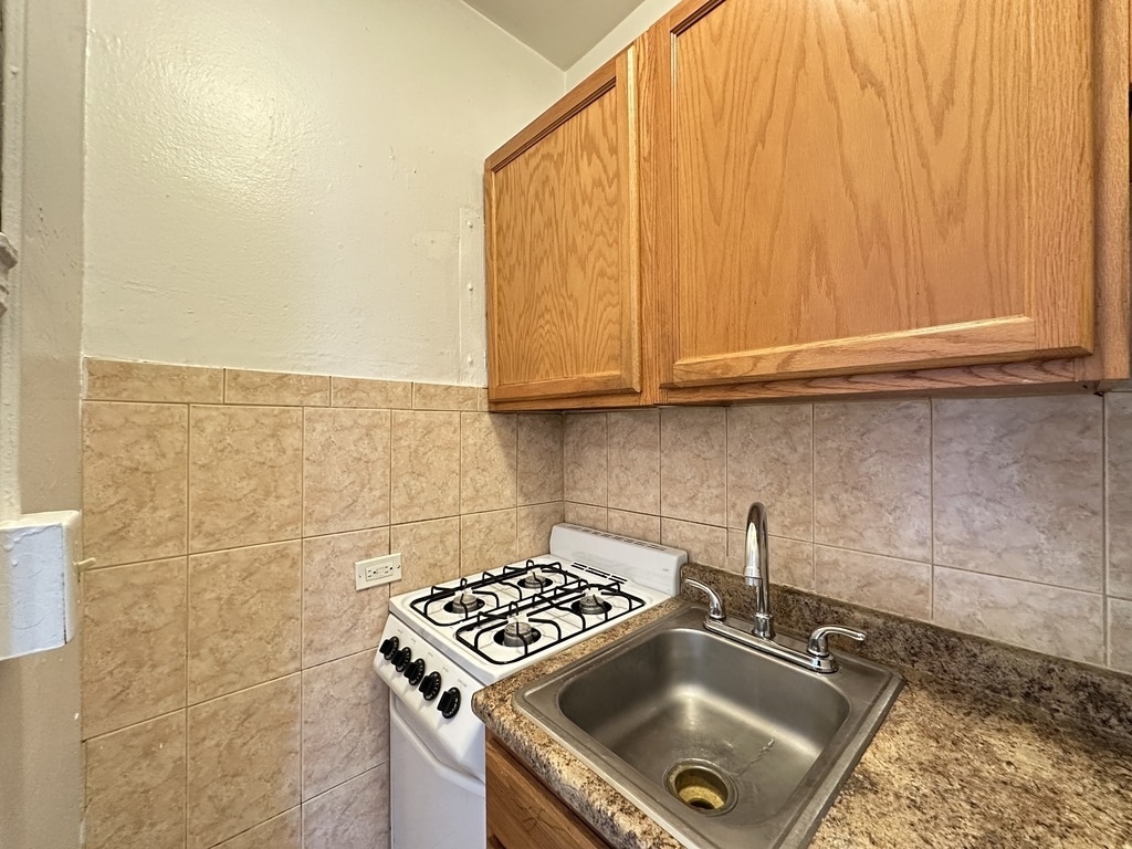 434 W Wellington Avenue - Photo 3