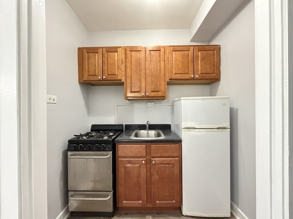 917 W Eastwood Avenue - Photo 2
