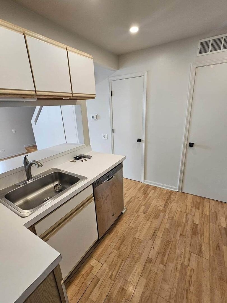 403 Trenton Court - Photo 5