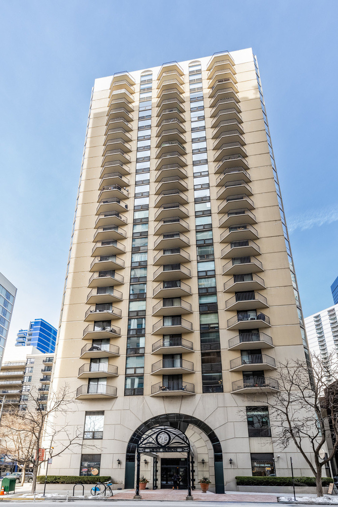 70 W Huron Street - Photo 0