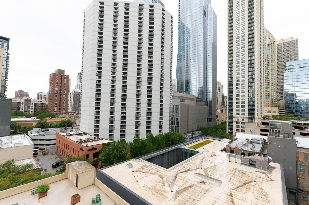 70 W Huron Street - Photo 18