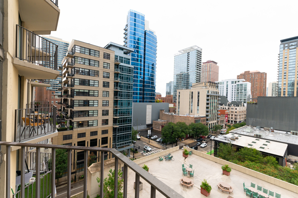 70 W Huron Street - Photo 12