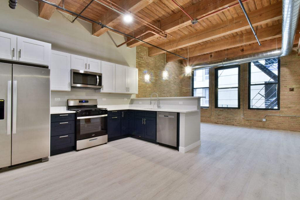 11 E Illinois Street - Photo 1