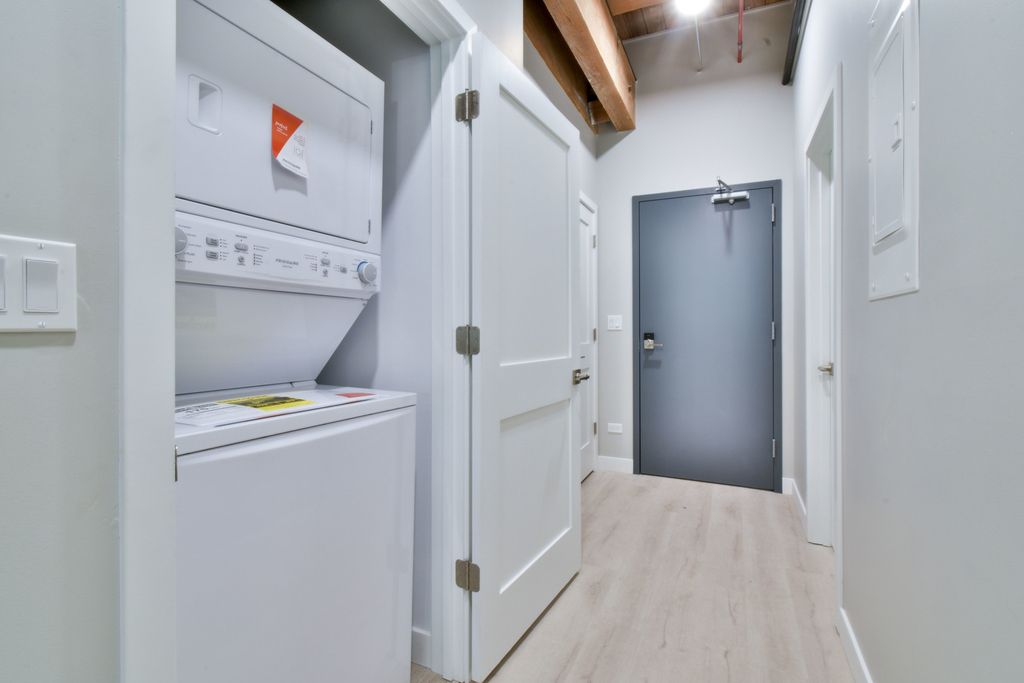 11 E Illinois Street - Photo 7