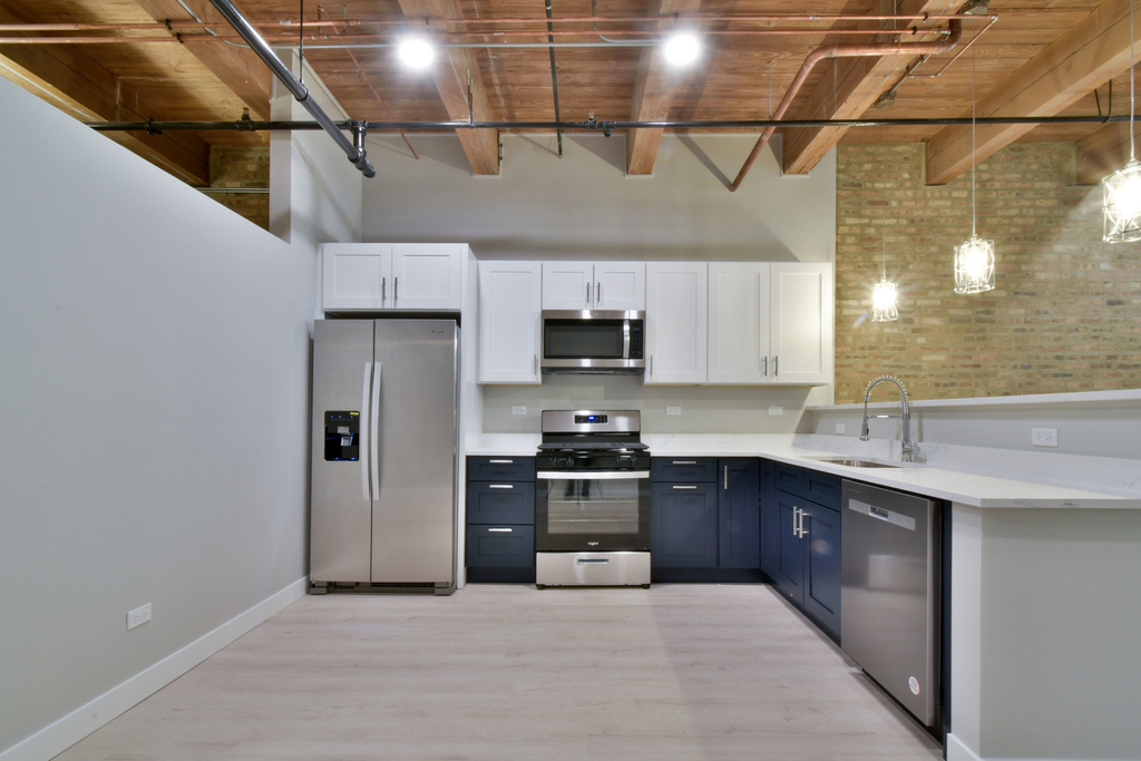11 E Illinois Street - Photo 2