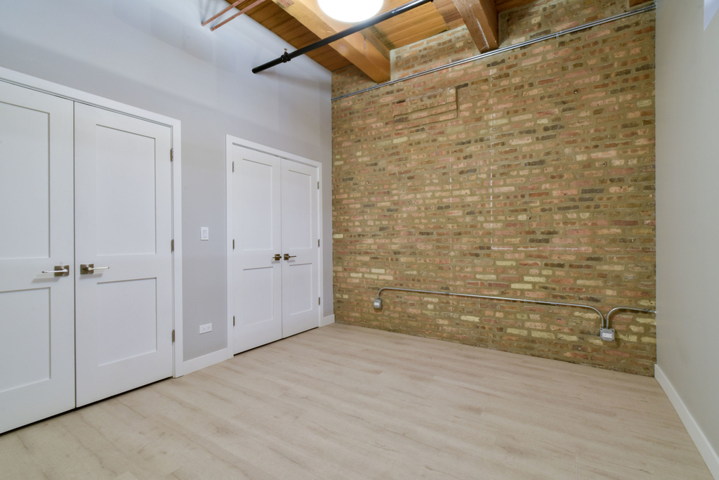 11 E Illinois Street - Photo 5