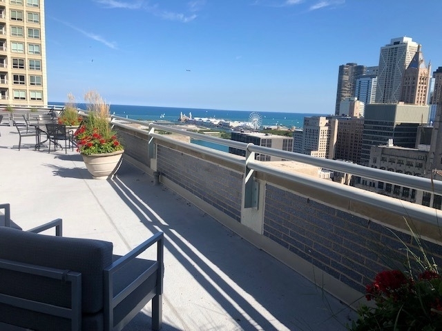 222 E Pearson Street - Photo 15