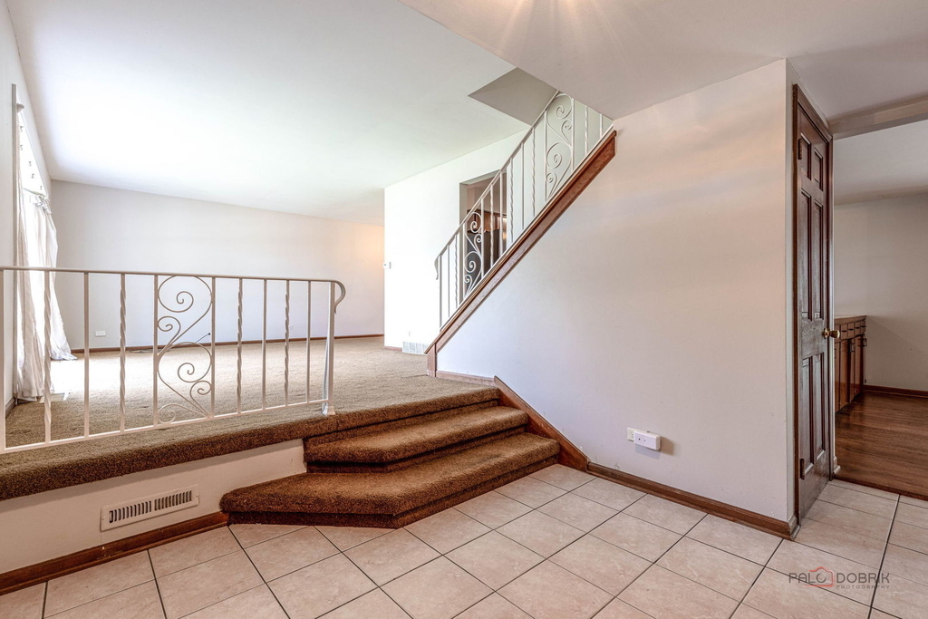928 N Rohlwing Road - Photo 3