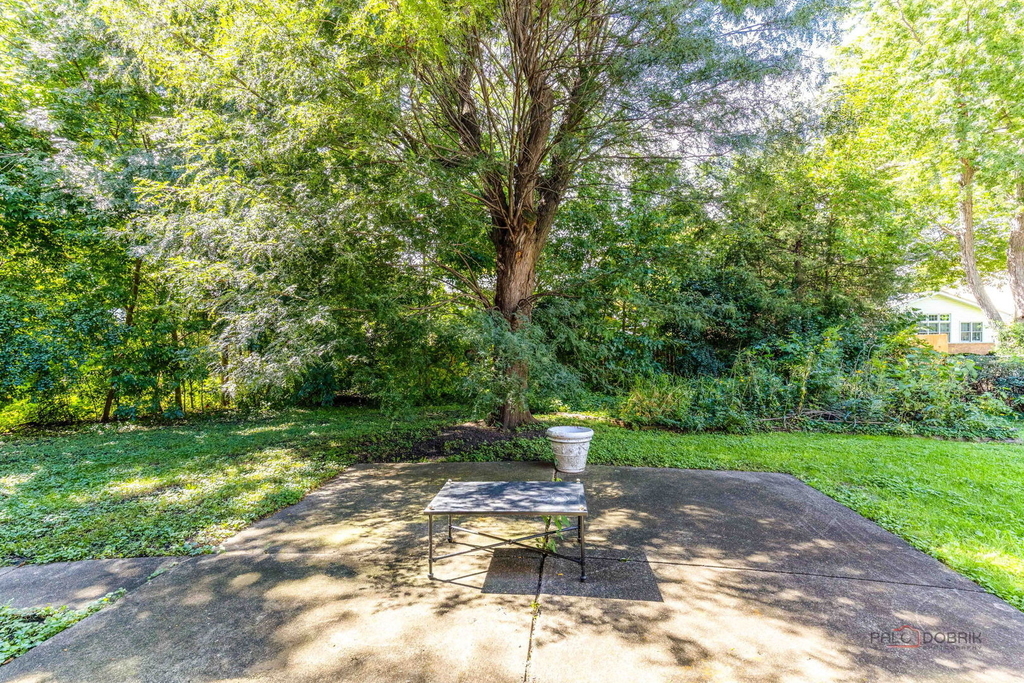 928 N Rohlwing Road - Photo 23
