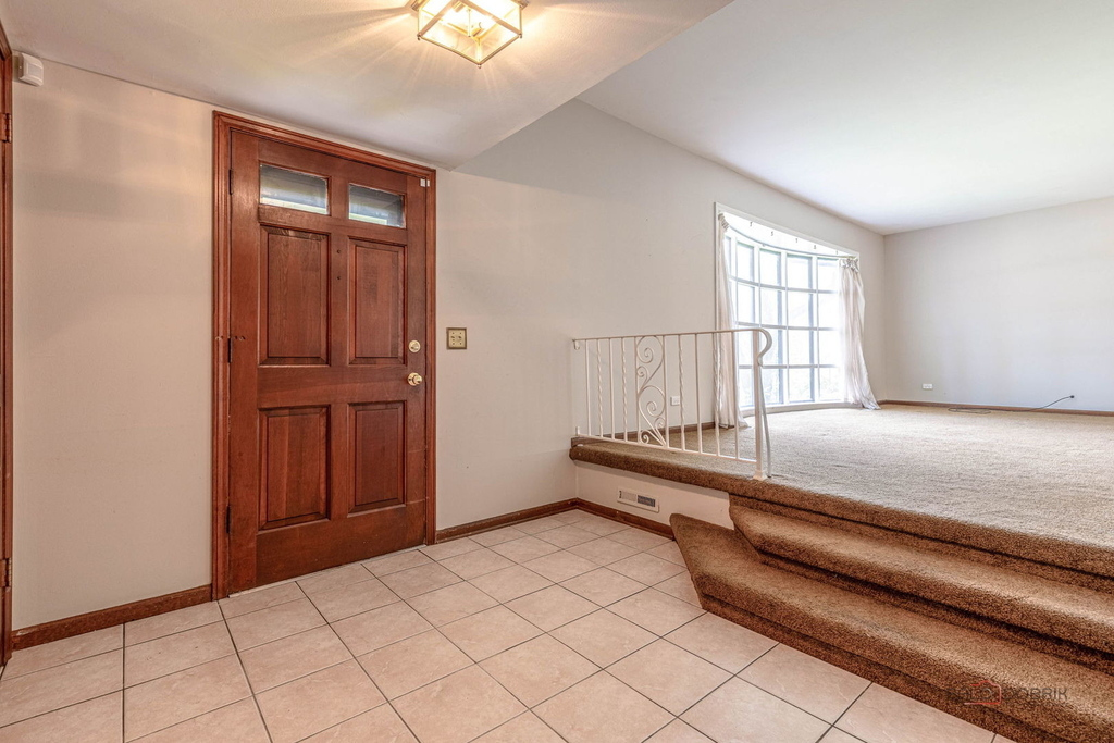 928 N Rohlwing Road - Photo 5