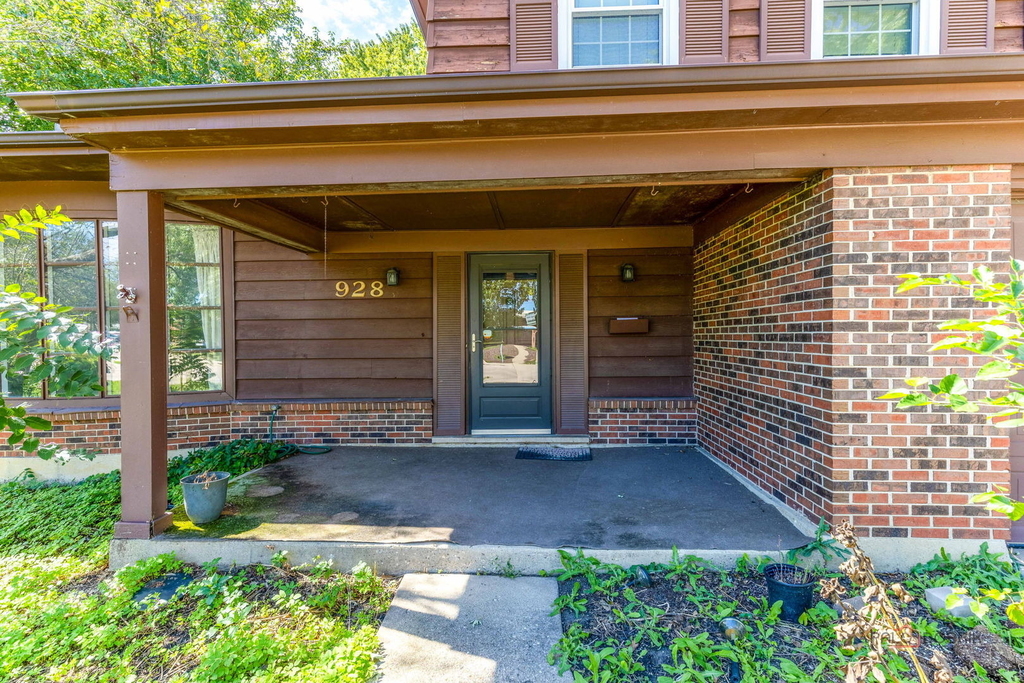 928 N Rohlwing Road - Photo 2
