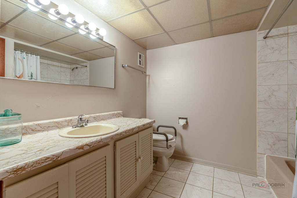 928 N Rohlwing Road - Photo 18