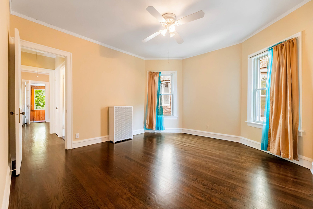 7652 S Cornell Avenue - Photo 5