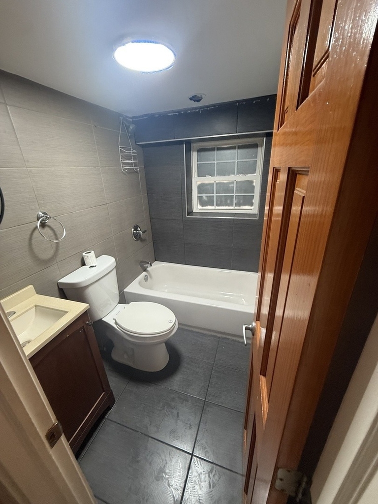 844 N Harding Avenue - Photo 9
