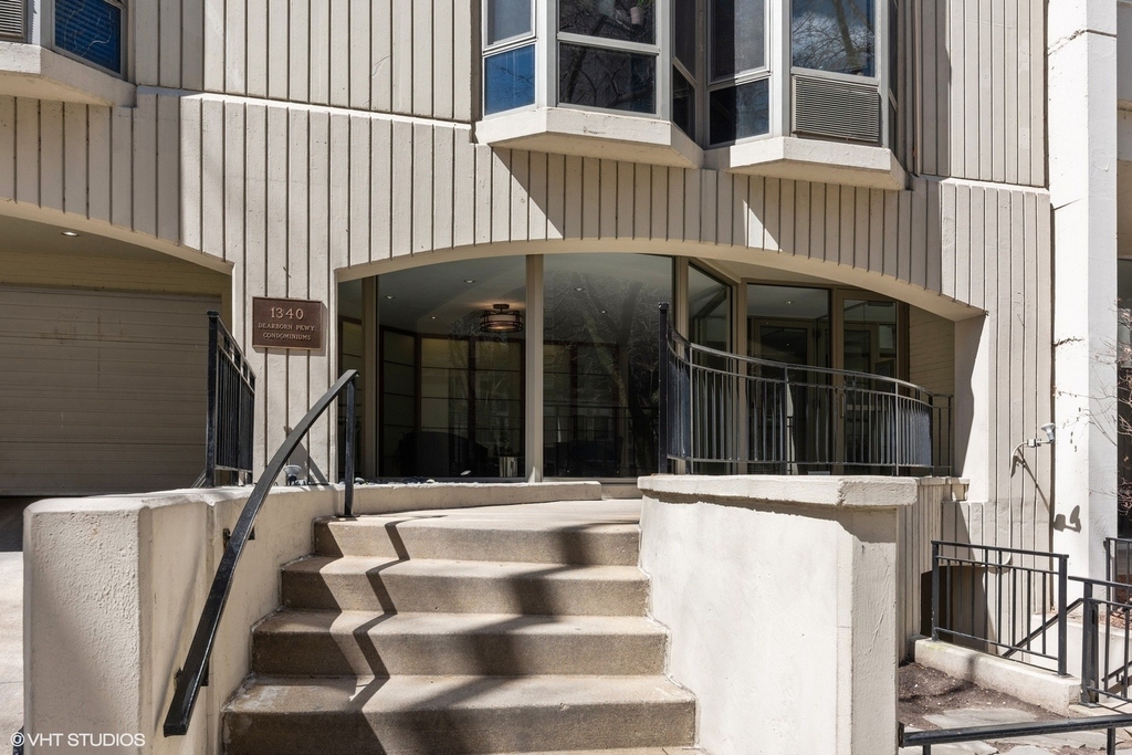1340 N Dearborn Parkway - Photo 9