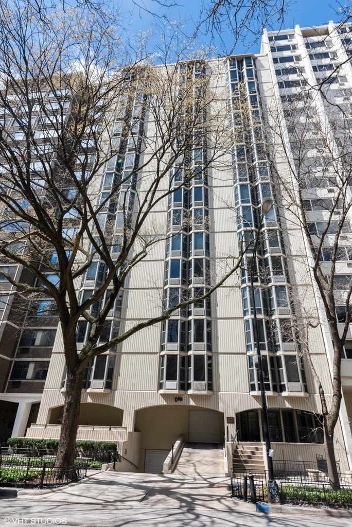 1340 N Dearborn Parkway - Photo 0