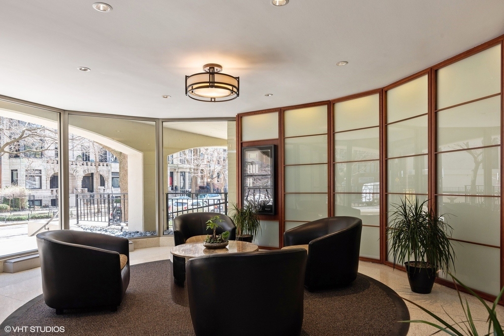 1340 N Dearborn Parkway - Photo 8