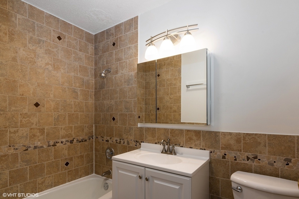 1340 N Dearborn Parkway - Photo 6